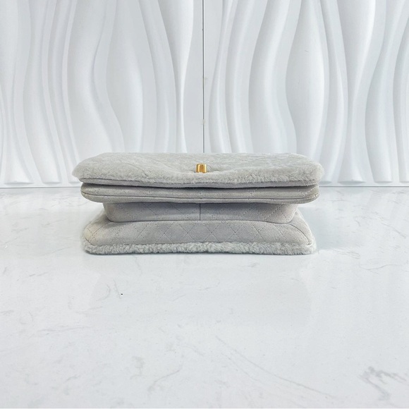 CHANEL Shearling CC Chain Flap Bag Grey Gold Hardware - Picture 6 of 16